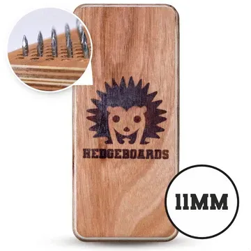 Houten massagetool met egellogo en een afmeting van 11 mm. De details tonen metalen pinnen.