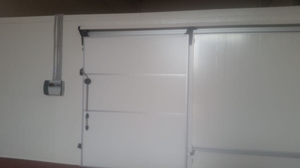 Porta scorrevole di una cella frigorifera