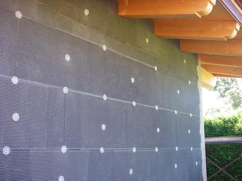 applicazione isolante termico casa