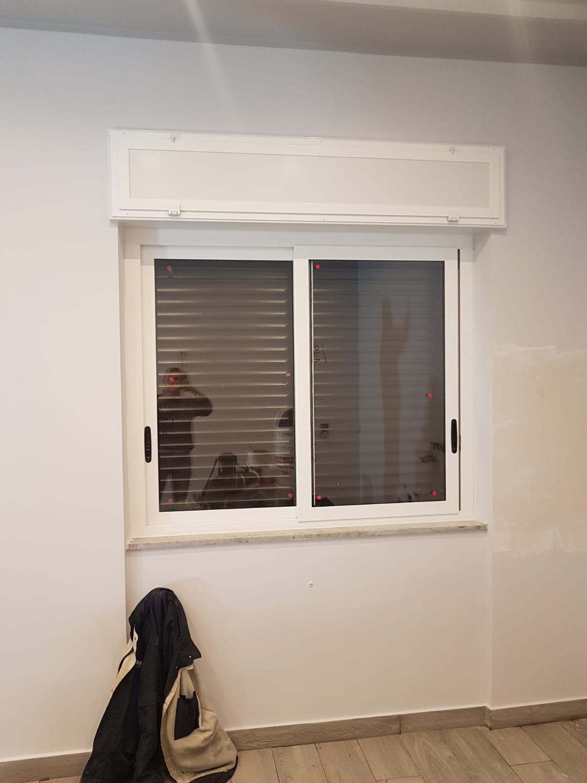 finestra scorrevole in PVC bianco