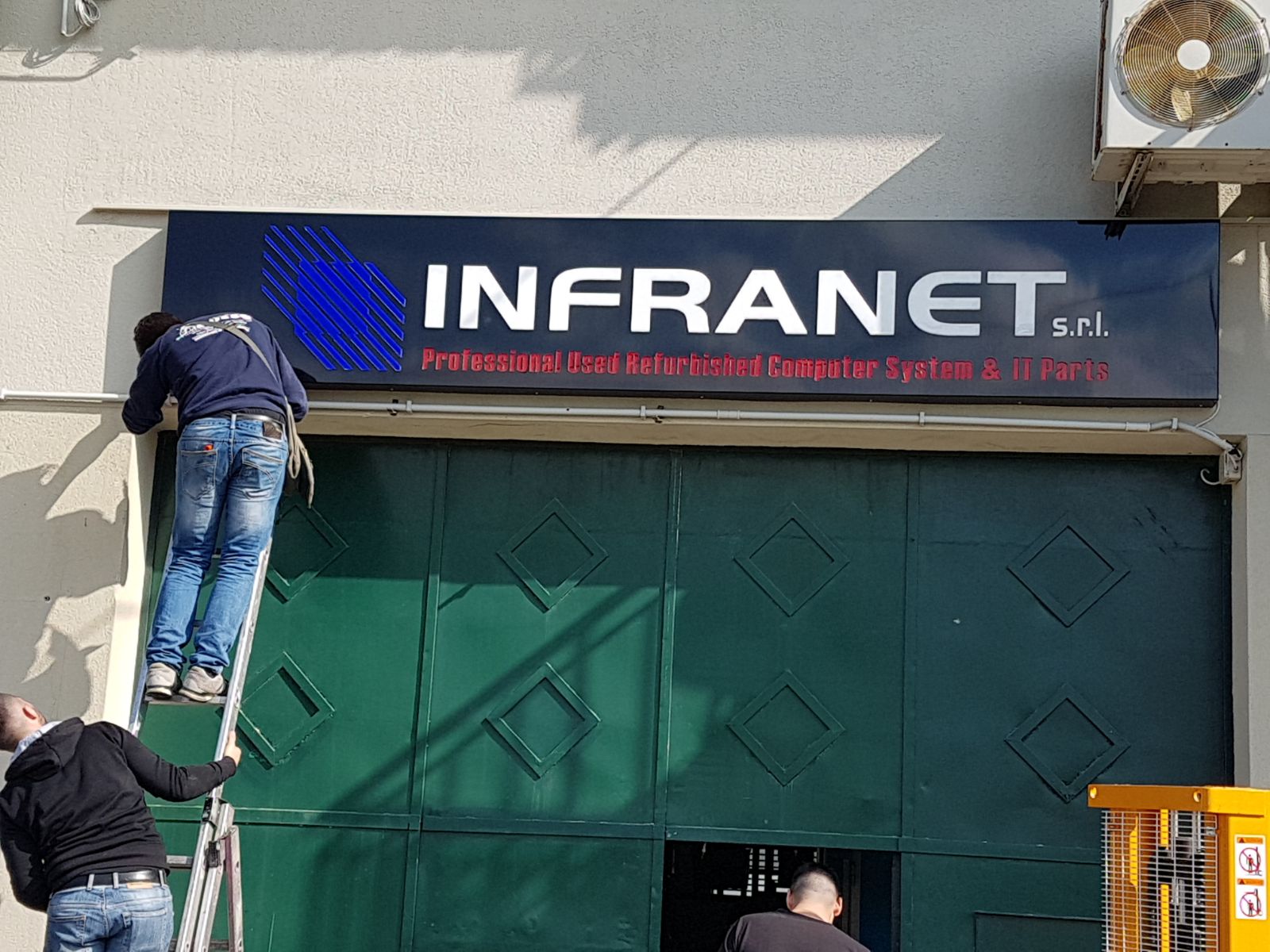 Insegna di Infranet