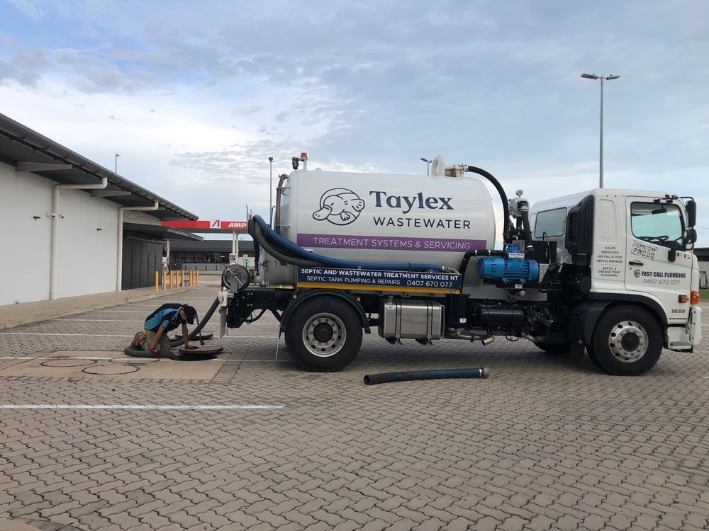 A Vacuum Truck is Parked in a Parking Lot Next to a Building — Fastcall Group In Herbert, NT