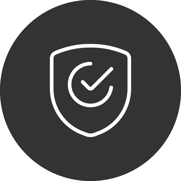 Un lápiz está escribiendo en un trozo de papel en un círculo negro.