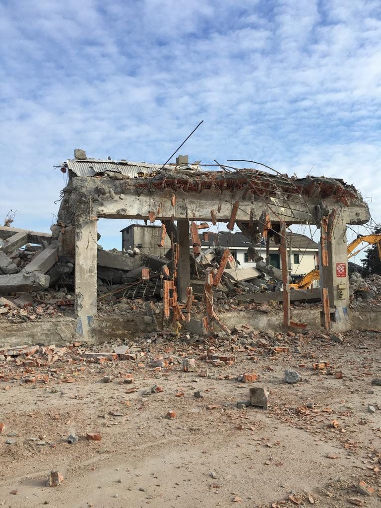 demolizione edificio