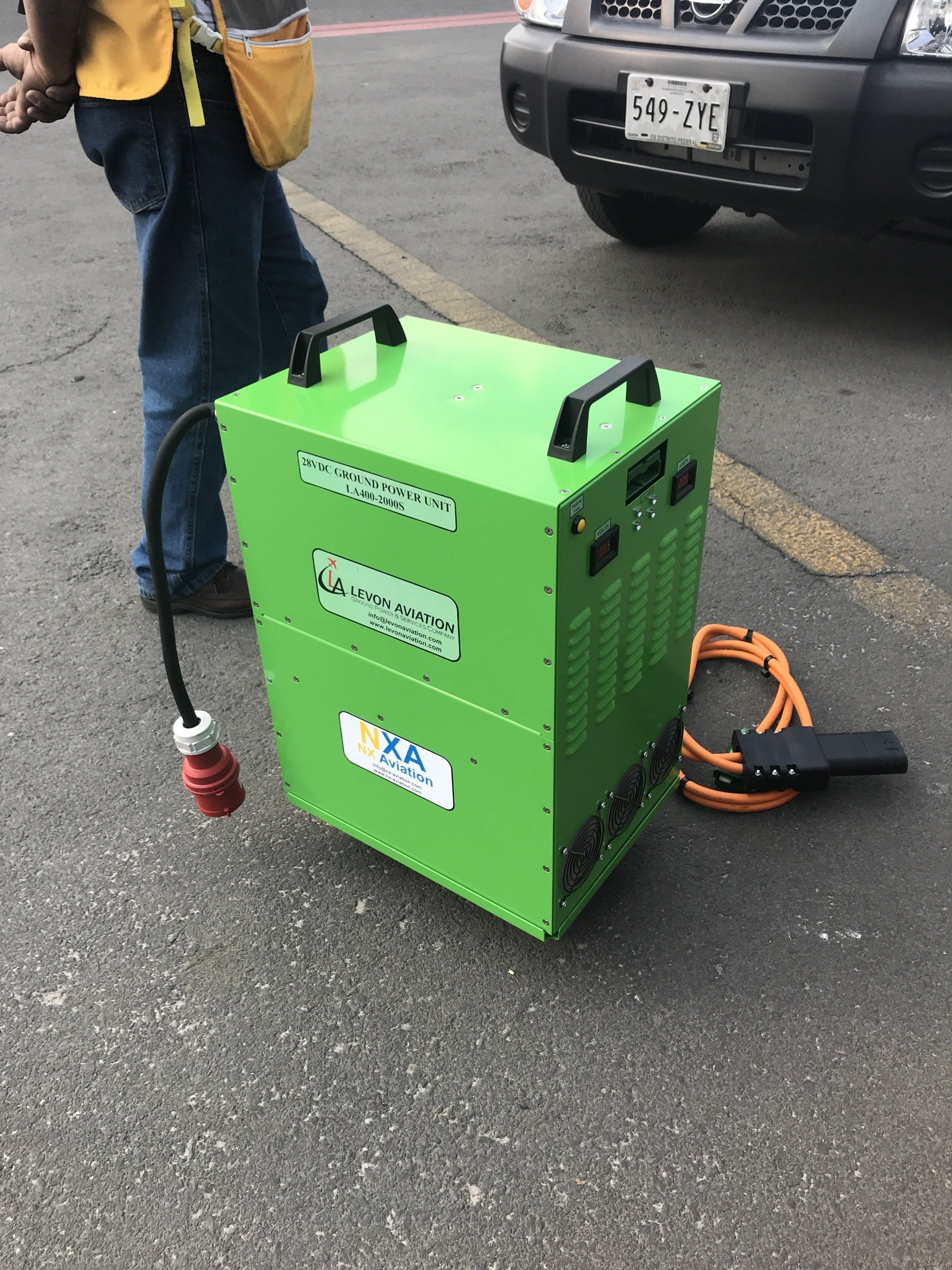 close up of Portable 28VDC Continuous Power Unit