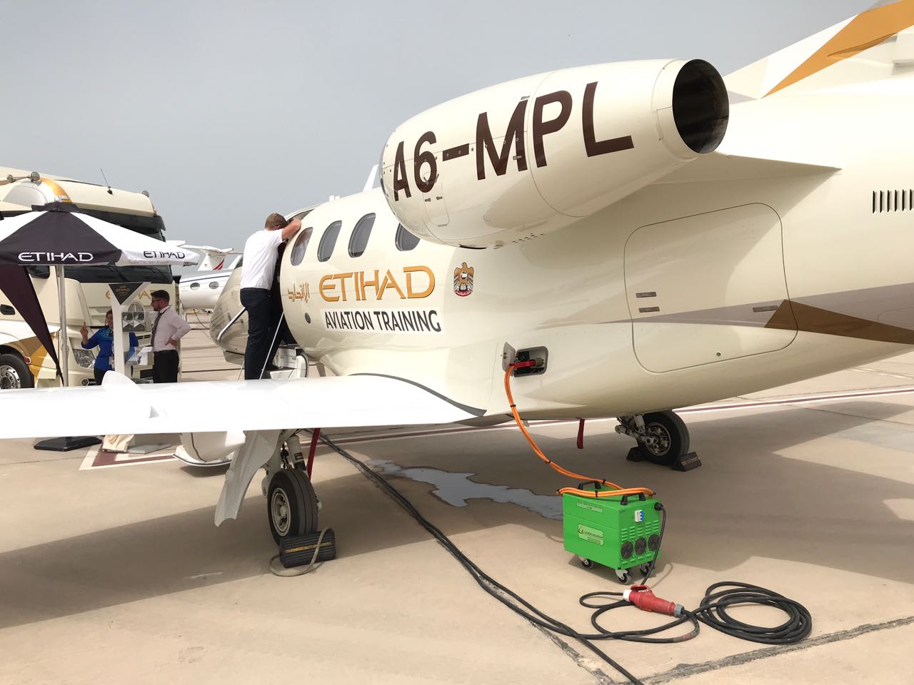 Aircraft being charged on the ground with a Portable 28VDC Continuous Power Unit