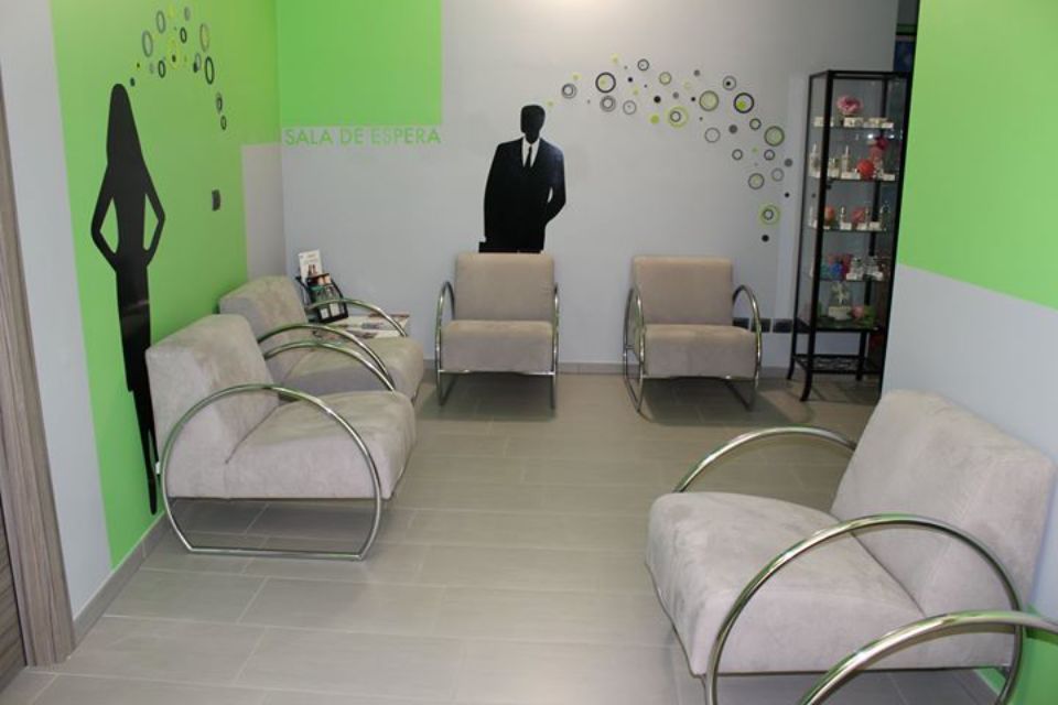 Sala d'attesa con sedie