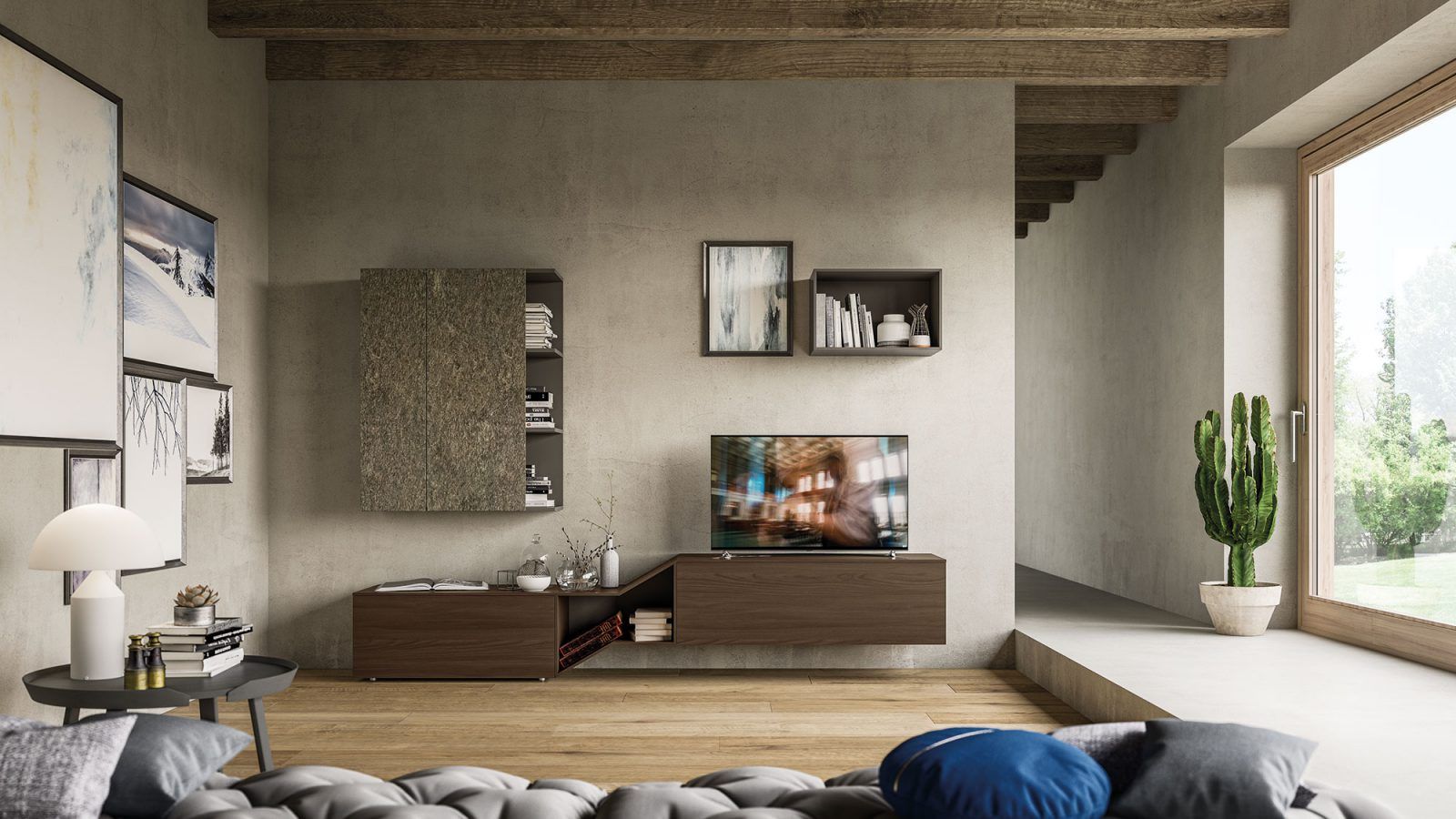 Soggiorno con quadri e scaffali in legno