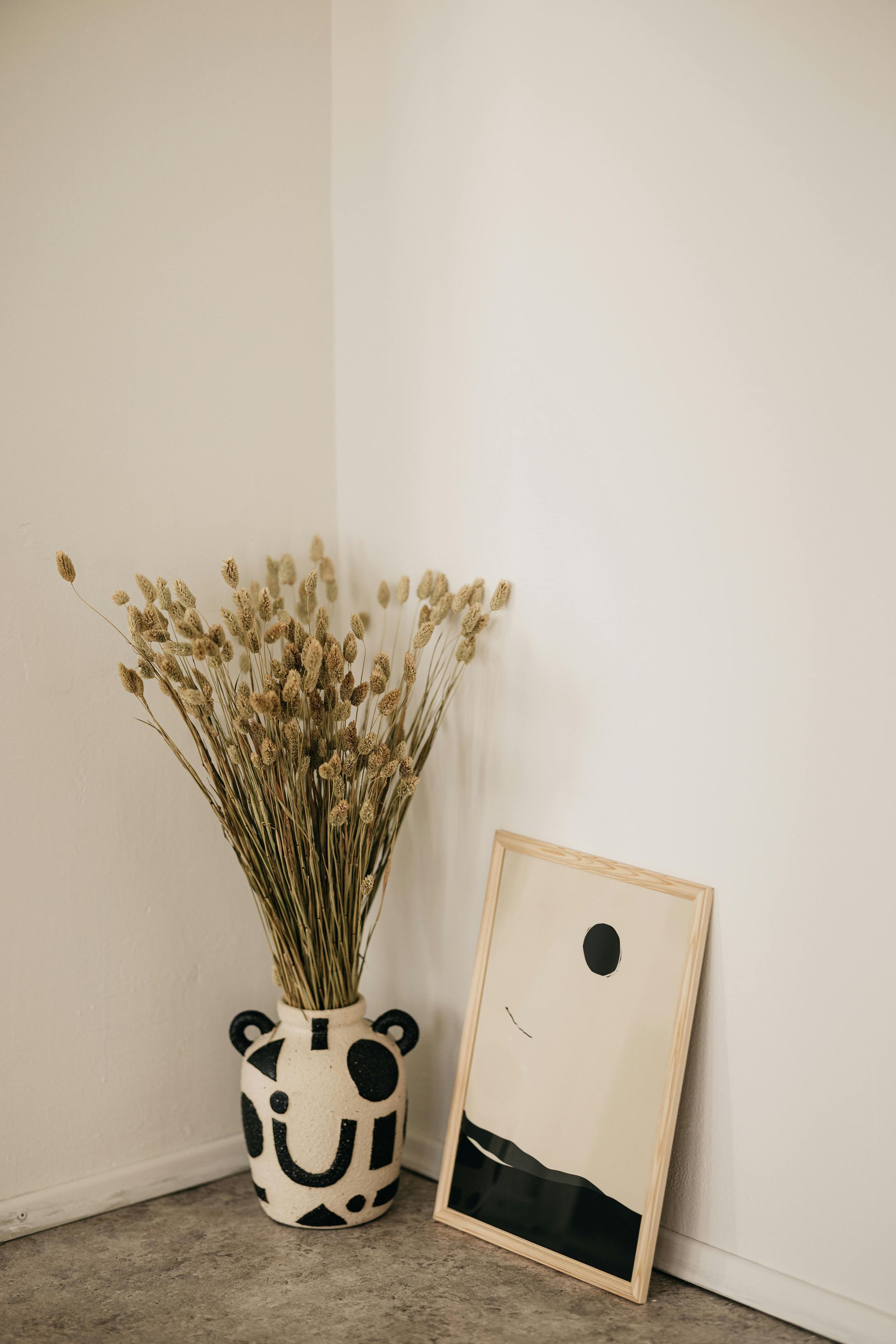 Newly Painted wall and Decor — Heness Painting In Park Avenue, QLD