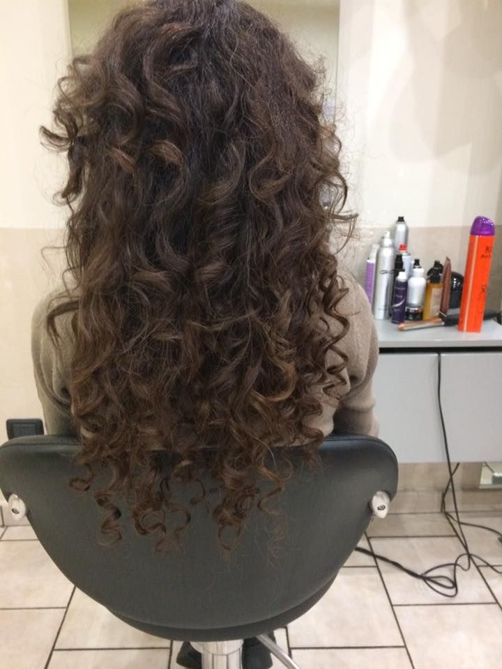 capelli castani boccoli