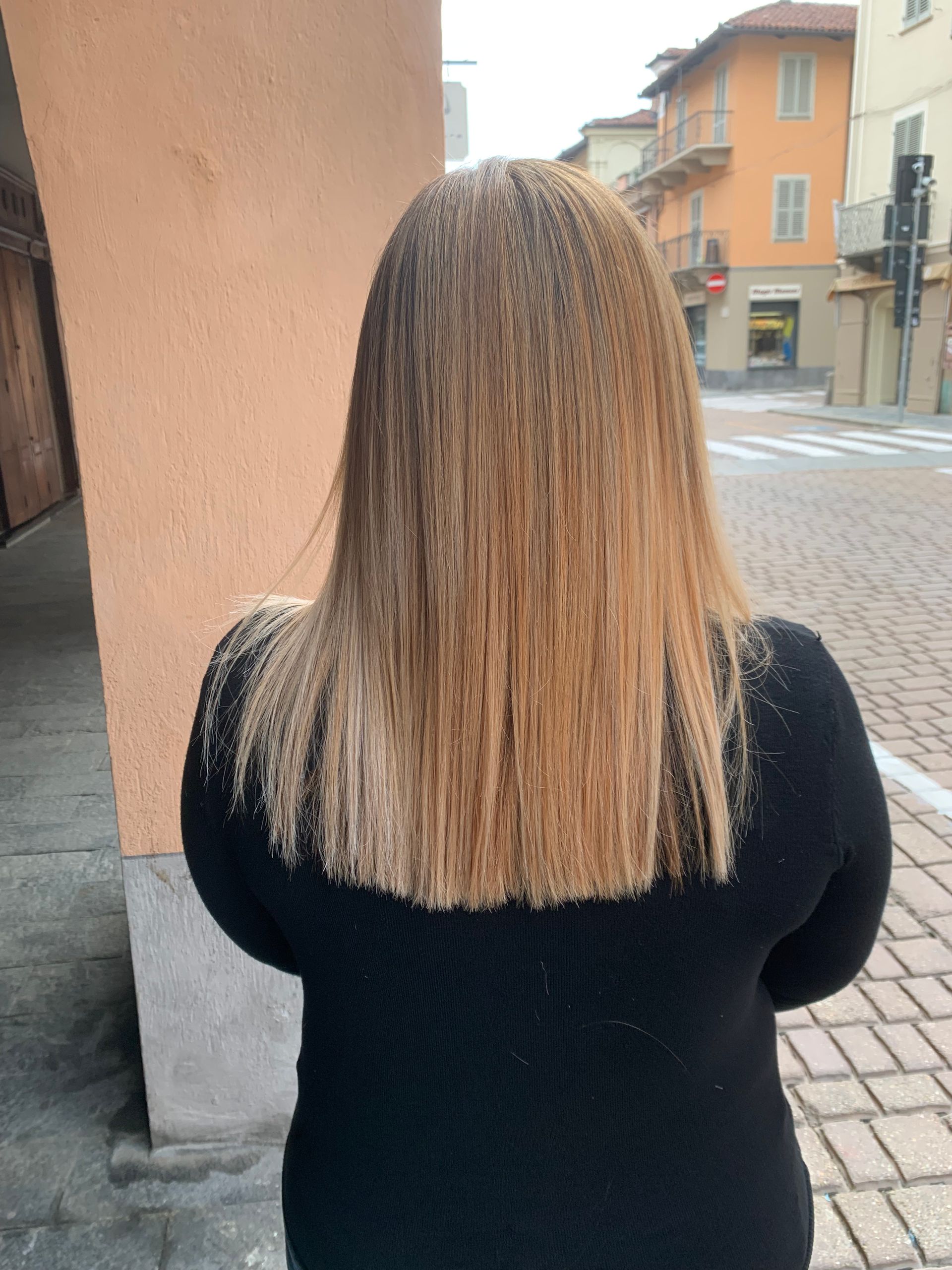 capelli biondi piastra