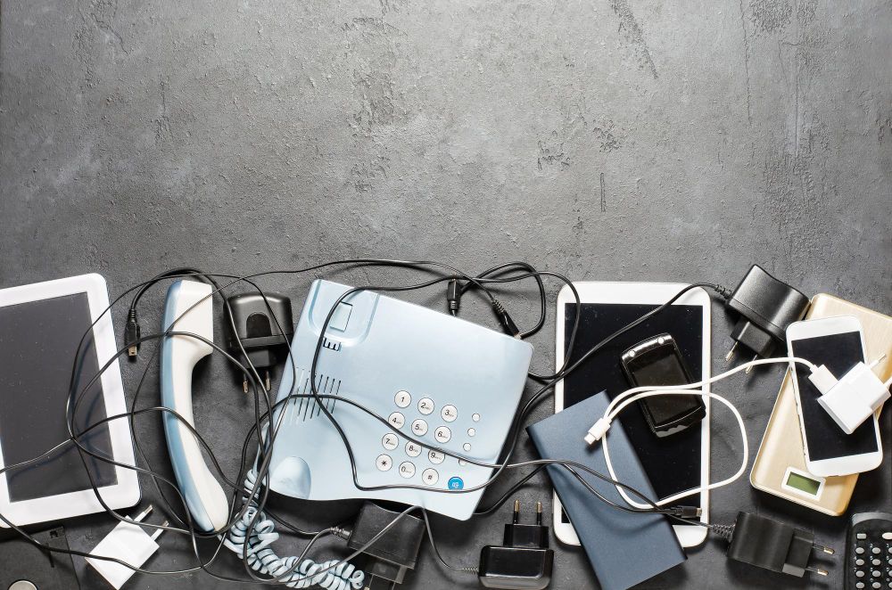 A bunch of electronic devices are sitting on a table.