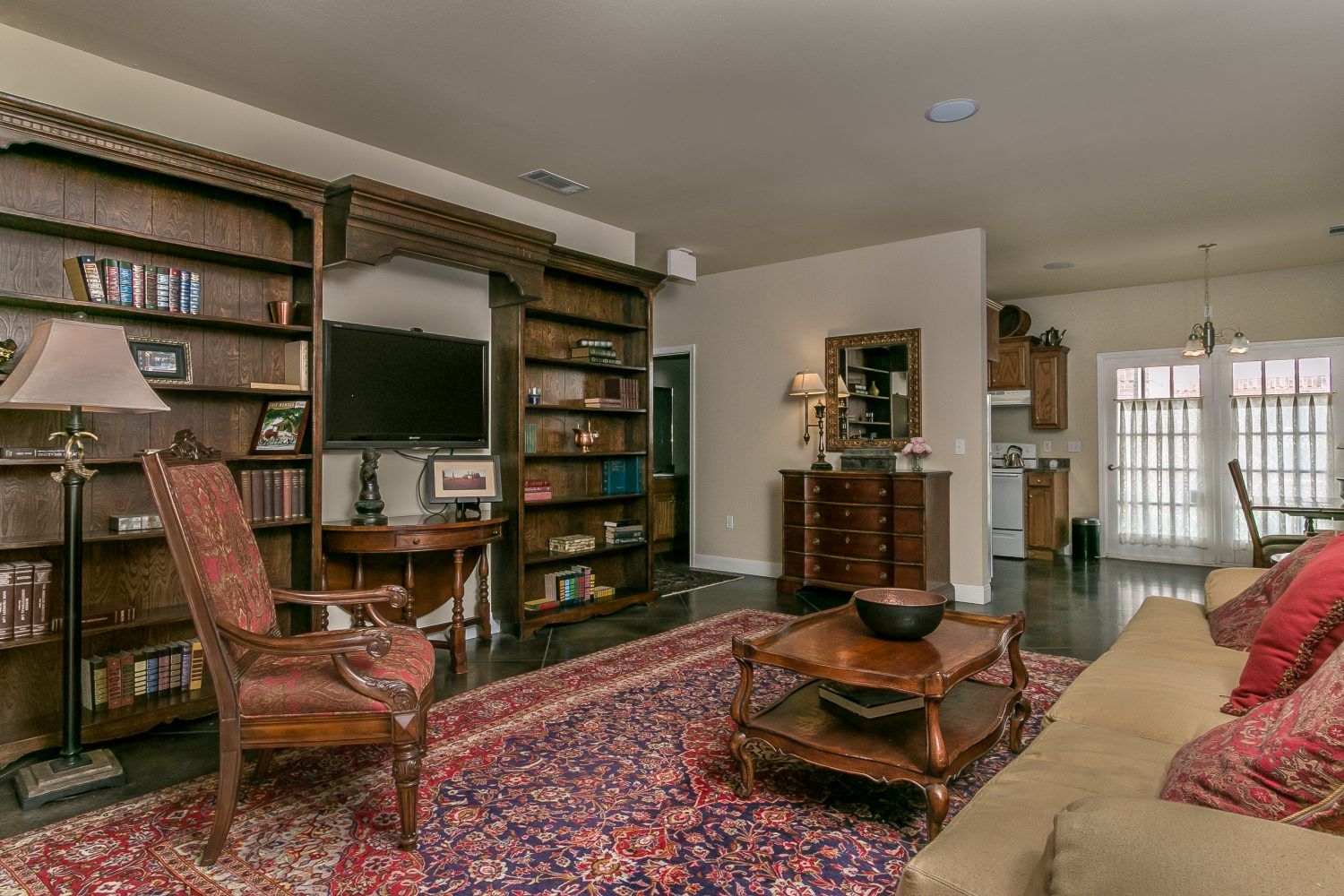 Silver Oak Apartments Brightly Colored Room