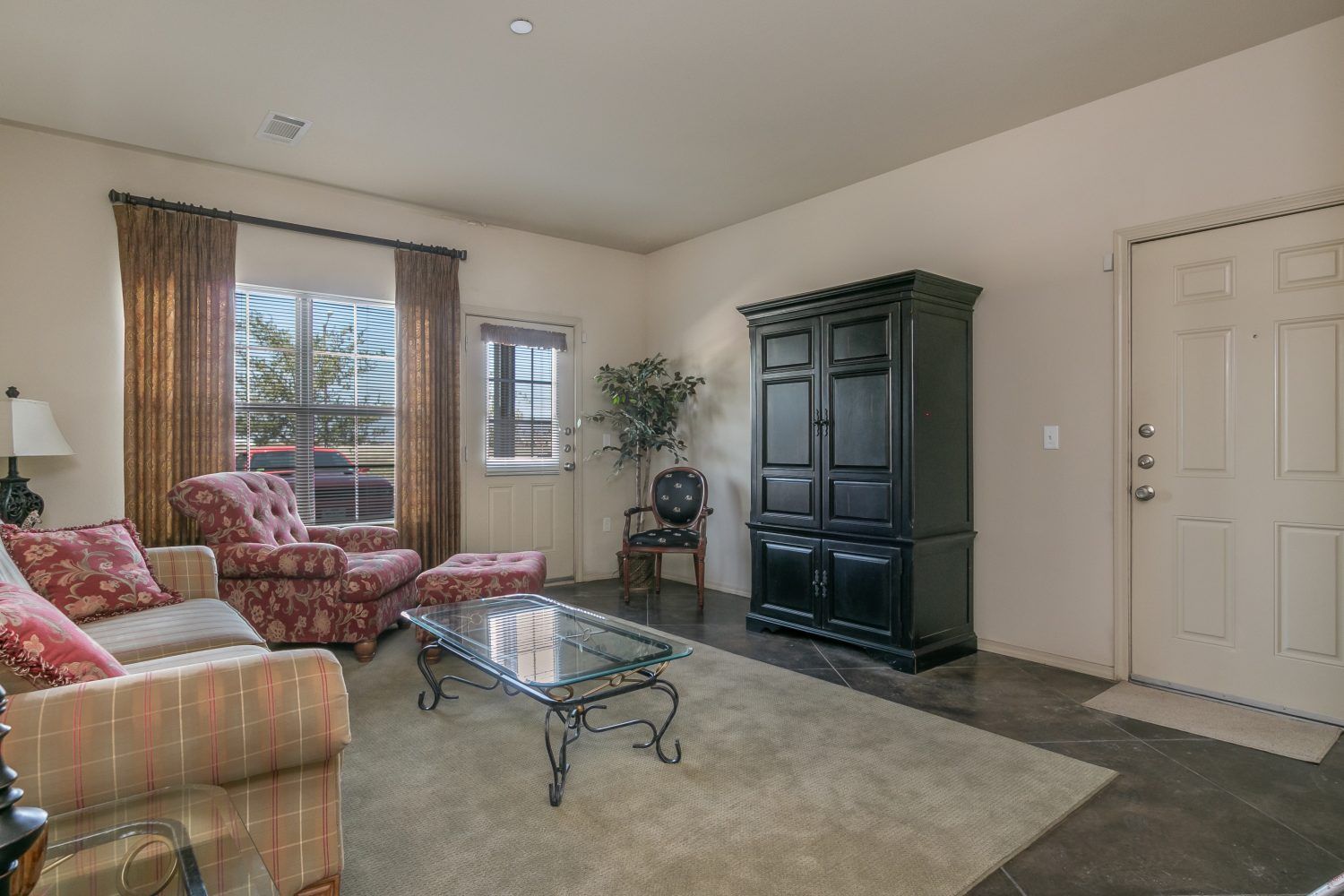 Silver Oak Apartments Living Room