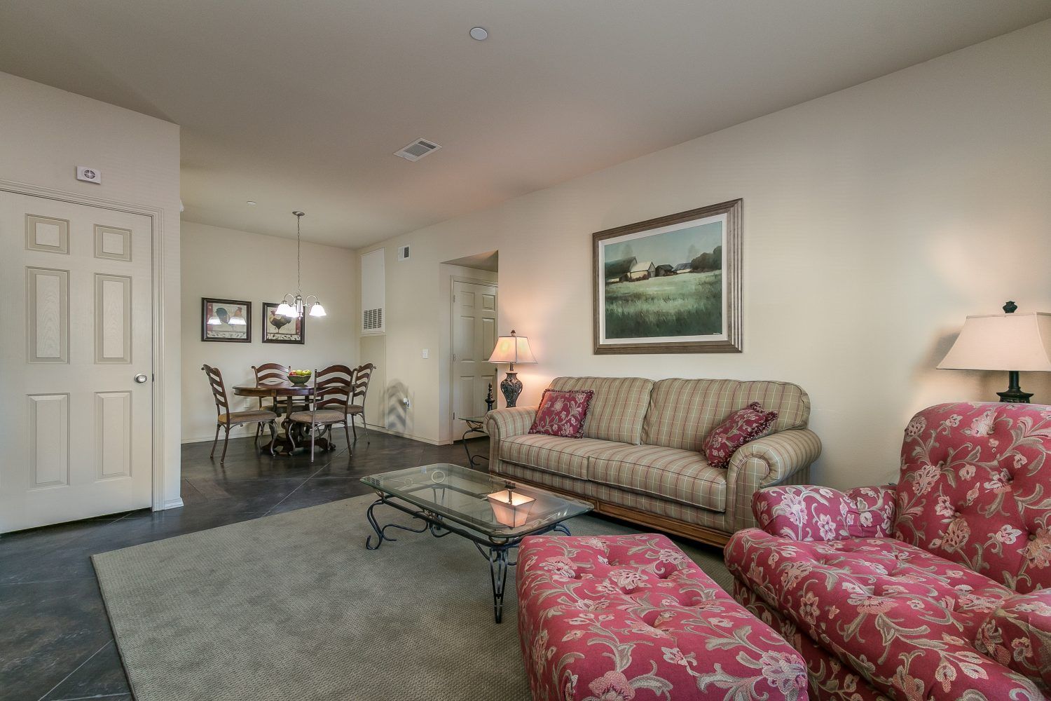 Silver Oak Apartments Living Room/Dining Room