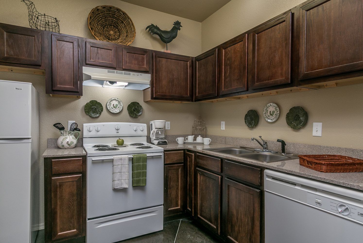 Silver Oak Apartments Kitchen