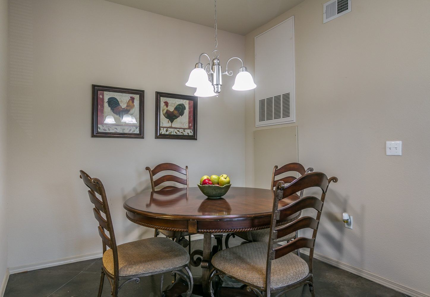Silver Oak Apartments Dining Room