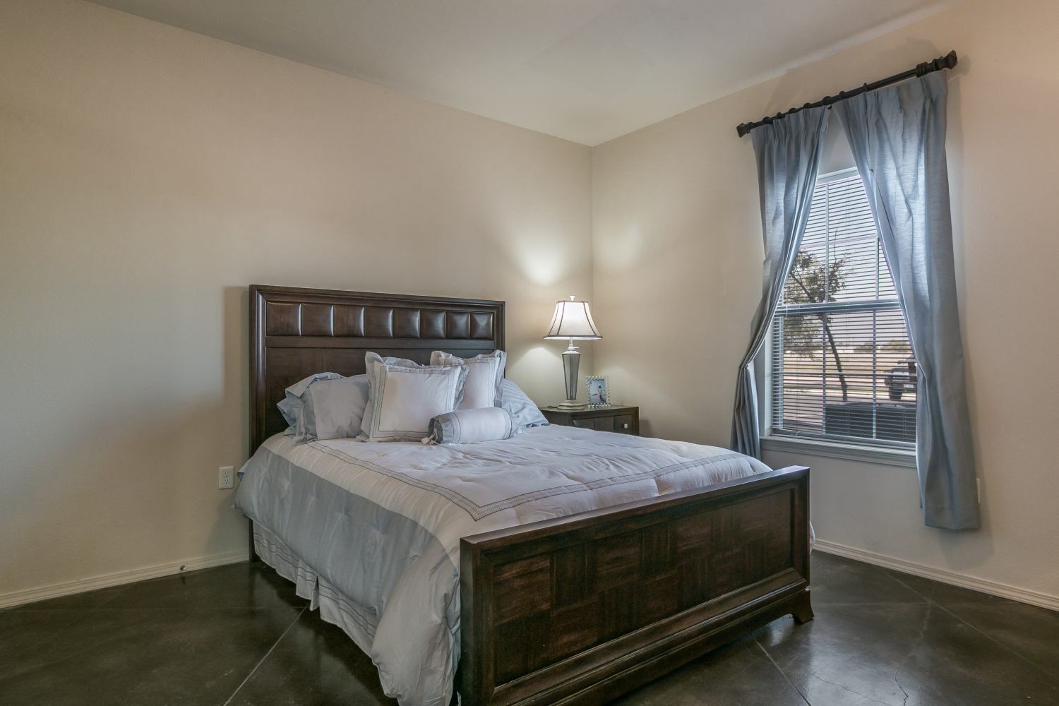 Silver Oak Apartments Bedroom