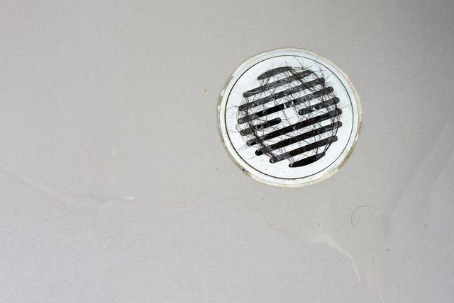 How do I remove this plastic shower drain cover? - Home