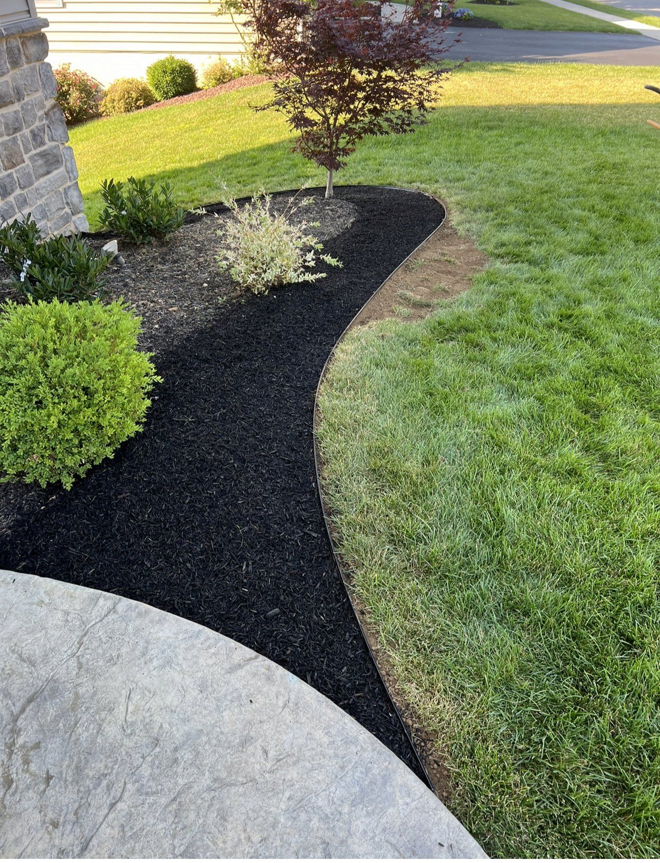 Professional Edging & Mulching Services Jones Landscape Edging, LLC