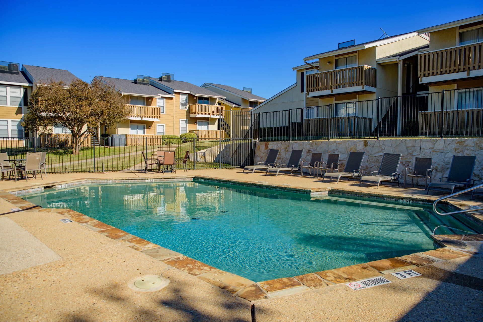 Home Park Plaza Apartments Fort Worth, TX