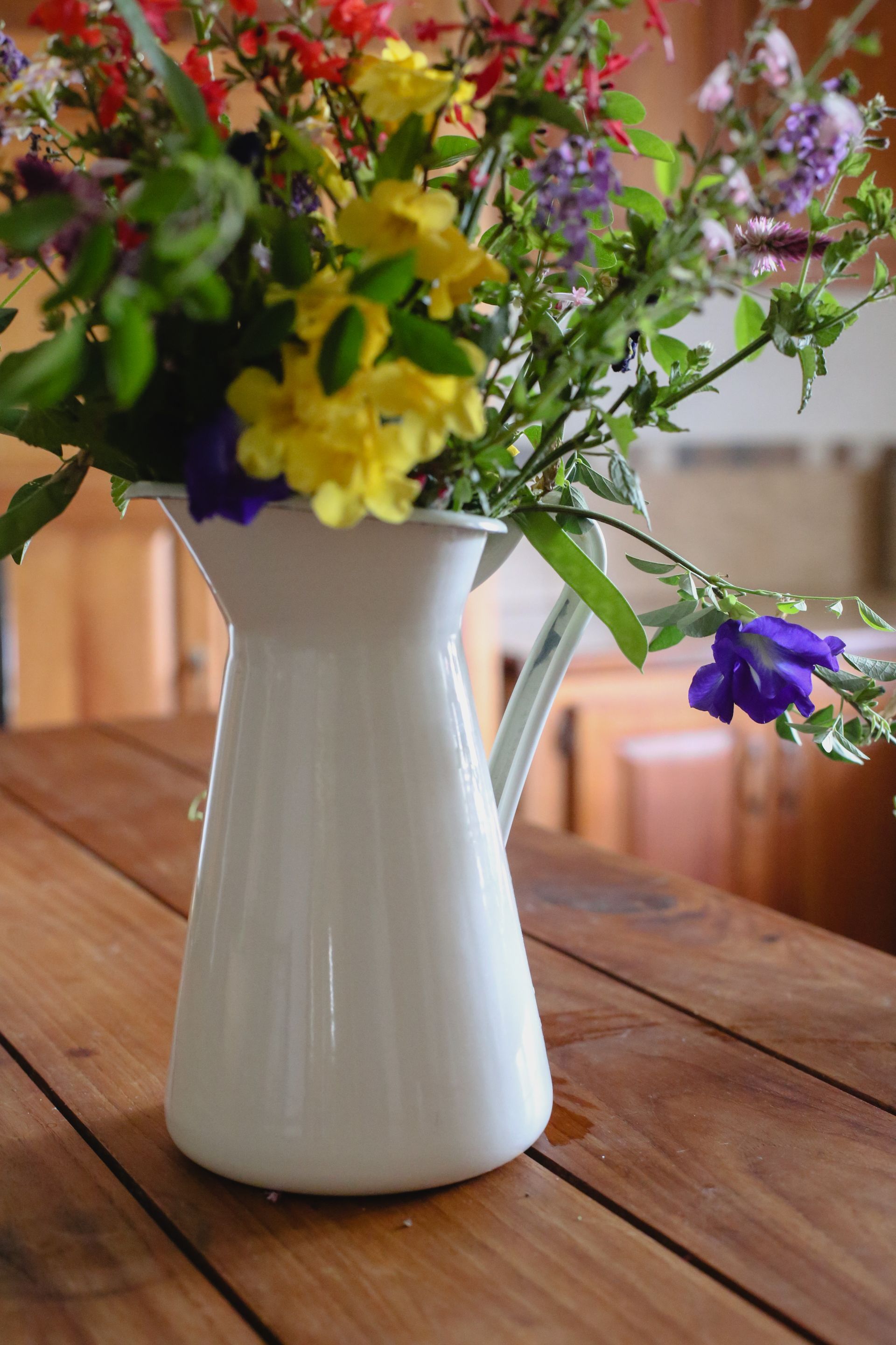 Bring edible flower garden flowers inside