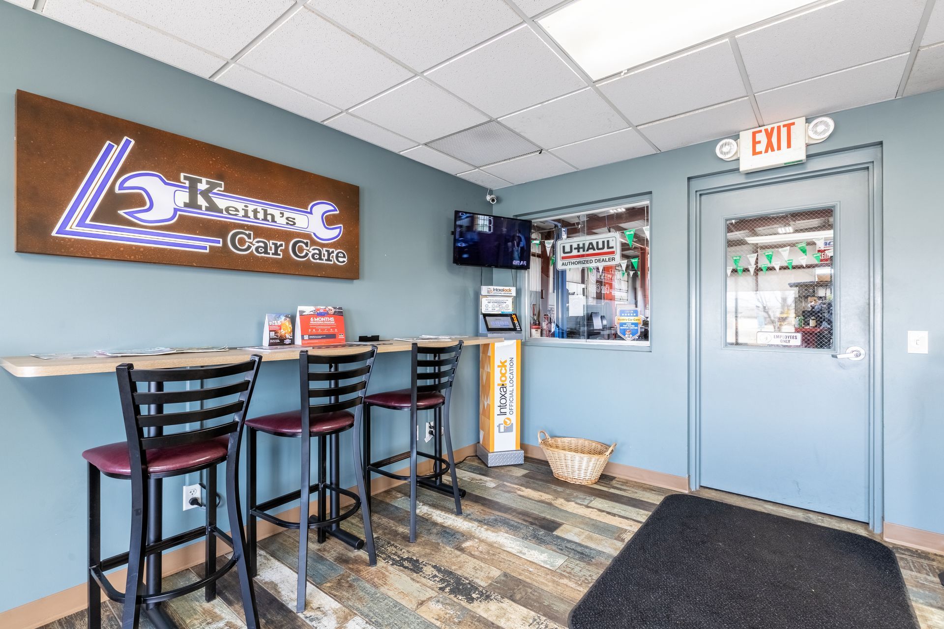 Waiting Room at Keith's Car Care in Oswego, IL