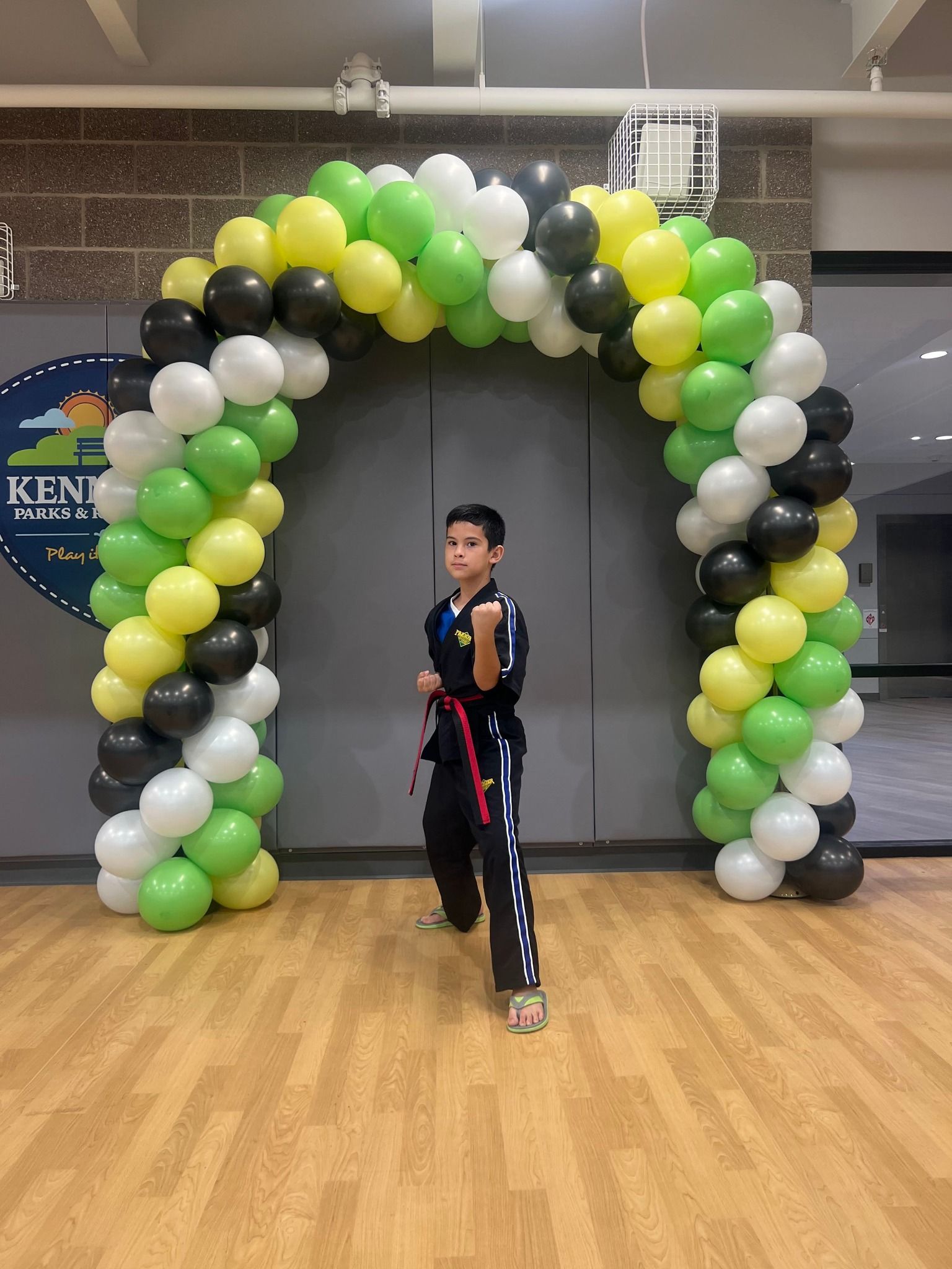 A blurry picture of a bunch of colorful lights on a dark background.