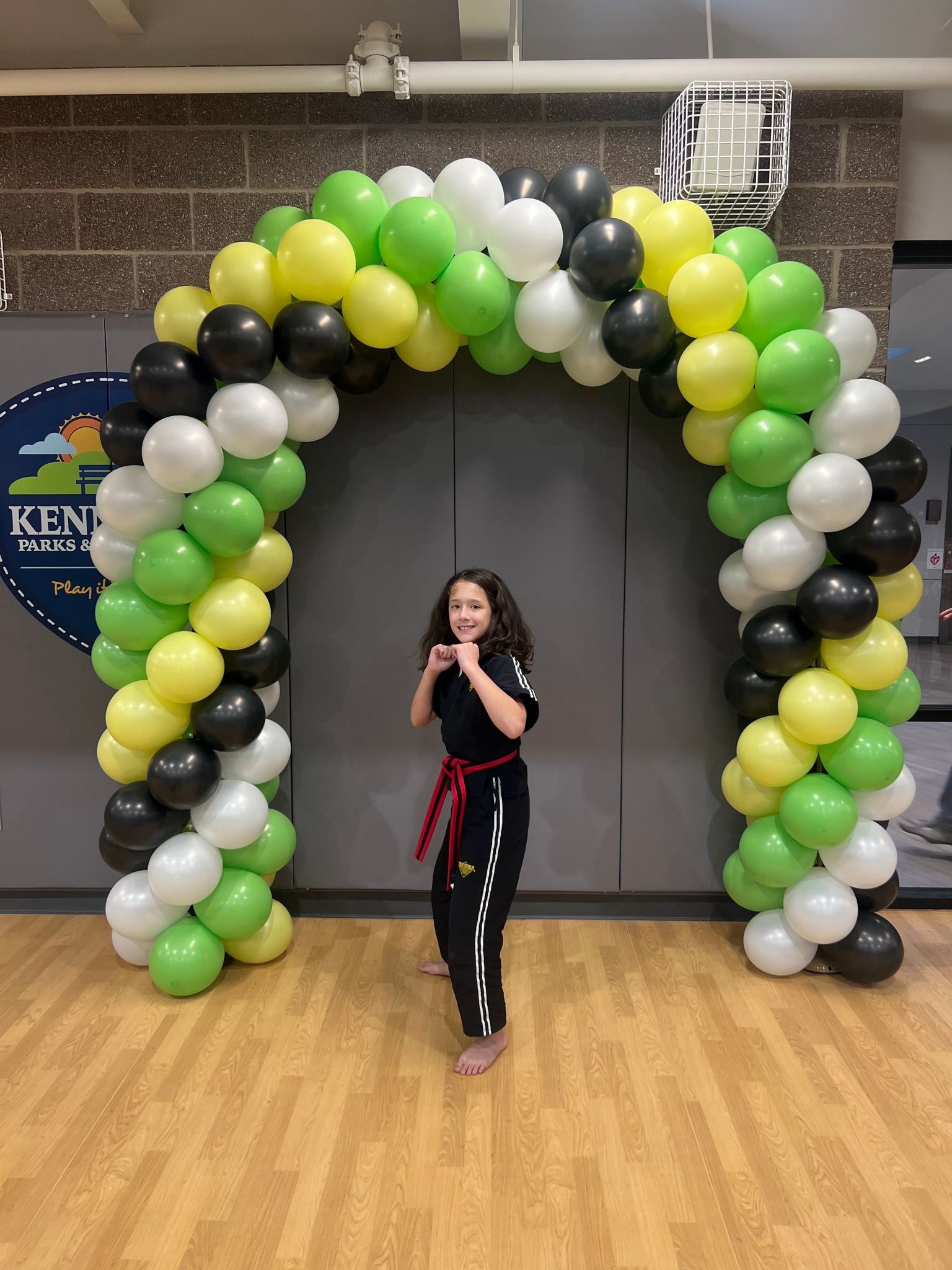 A blurry picture of a bunch of colorful lights on a dark background.