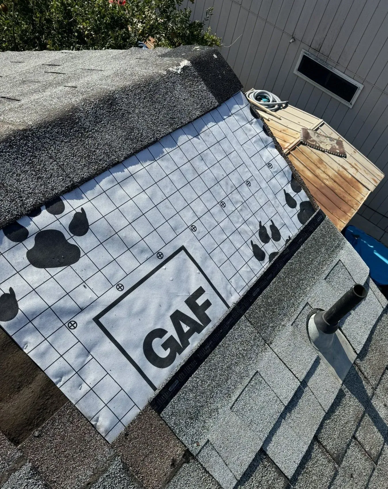 A roof with a piece of paper on it that says gaf on it.