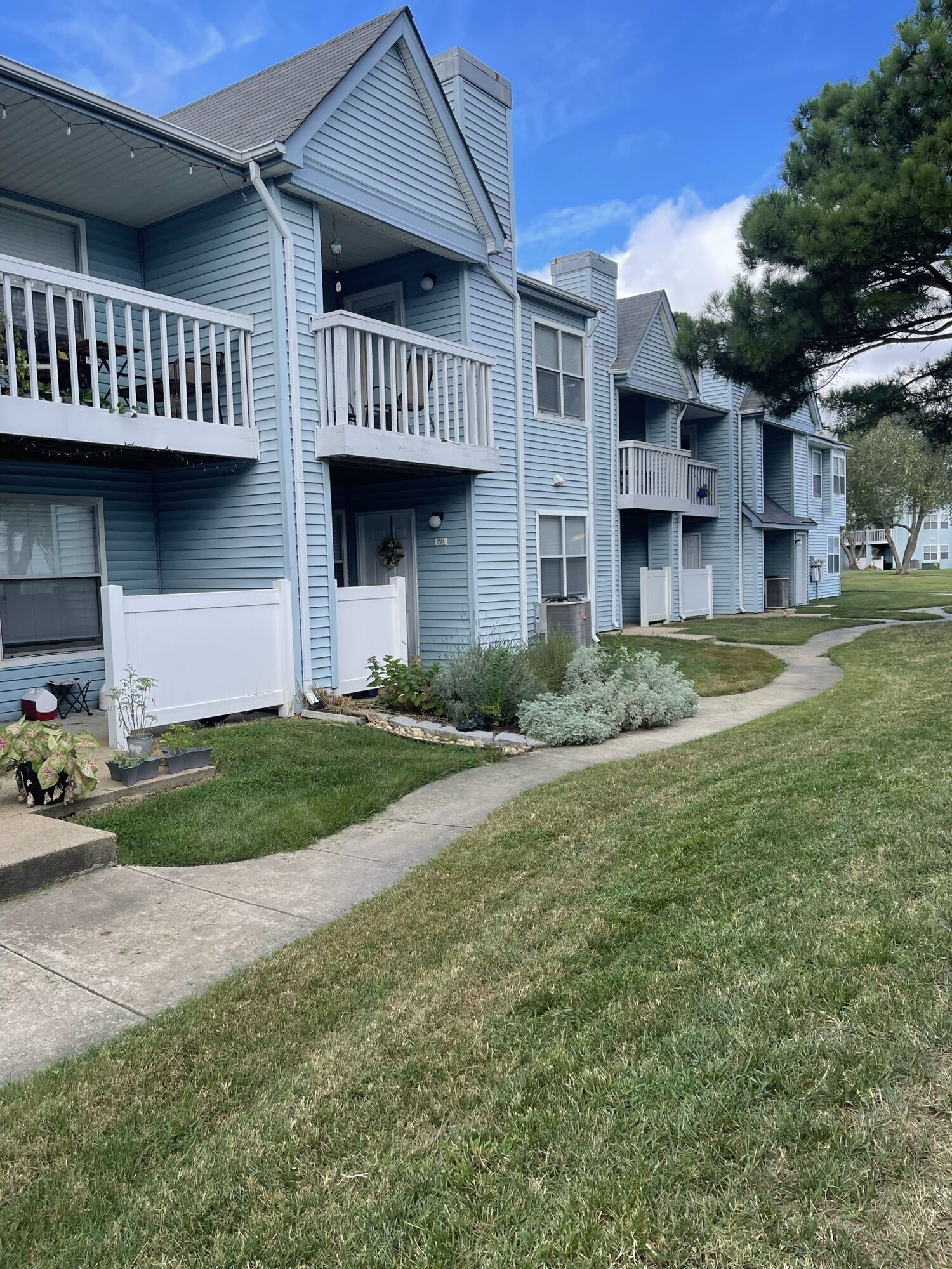 Royal Pointe Apartments for Rent in Virginia Beach, VA