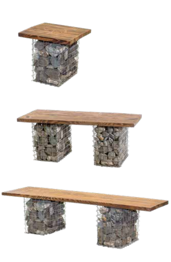 Un banc en bois fait de roches et une table en bois faite de roches.