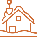 Un dessin au trait d'une maison avec de la neige sur le toit.