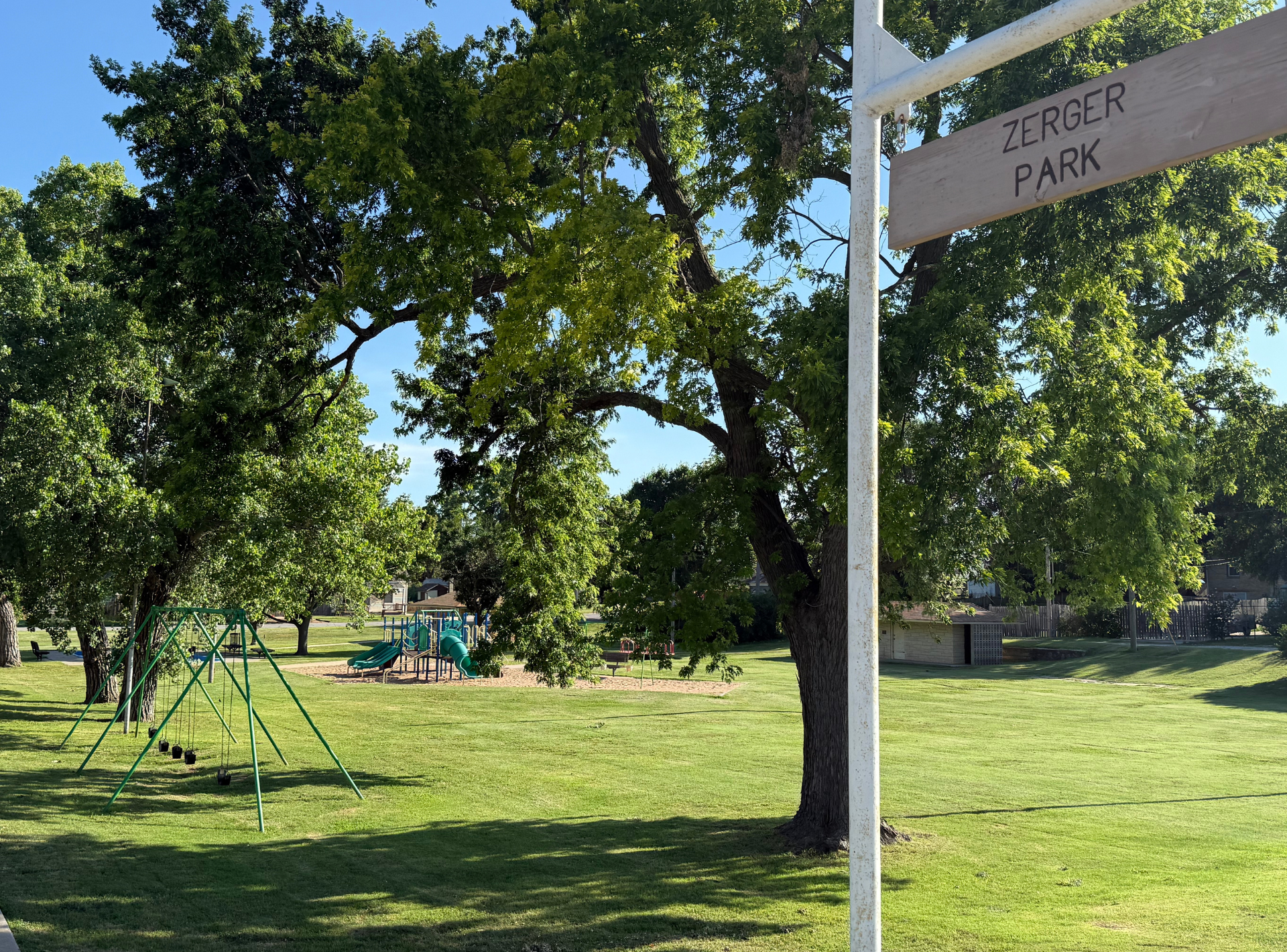 A sign in a park says elrser park