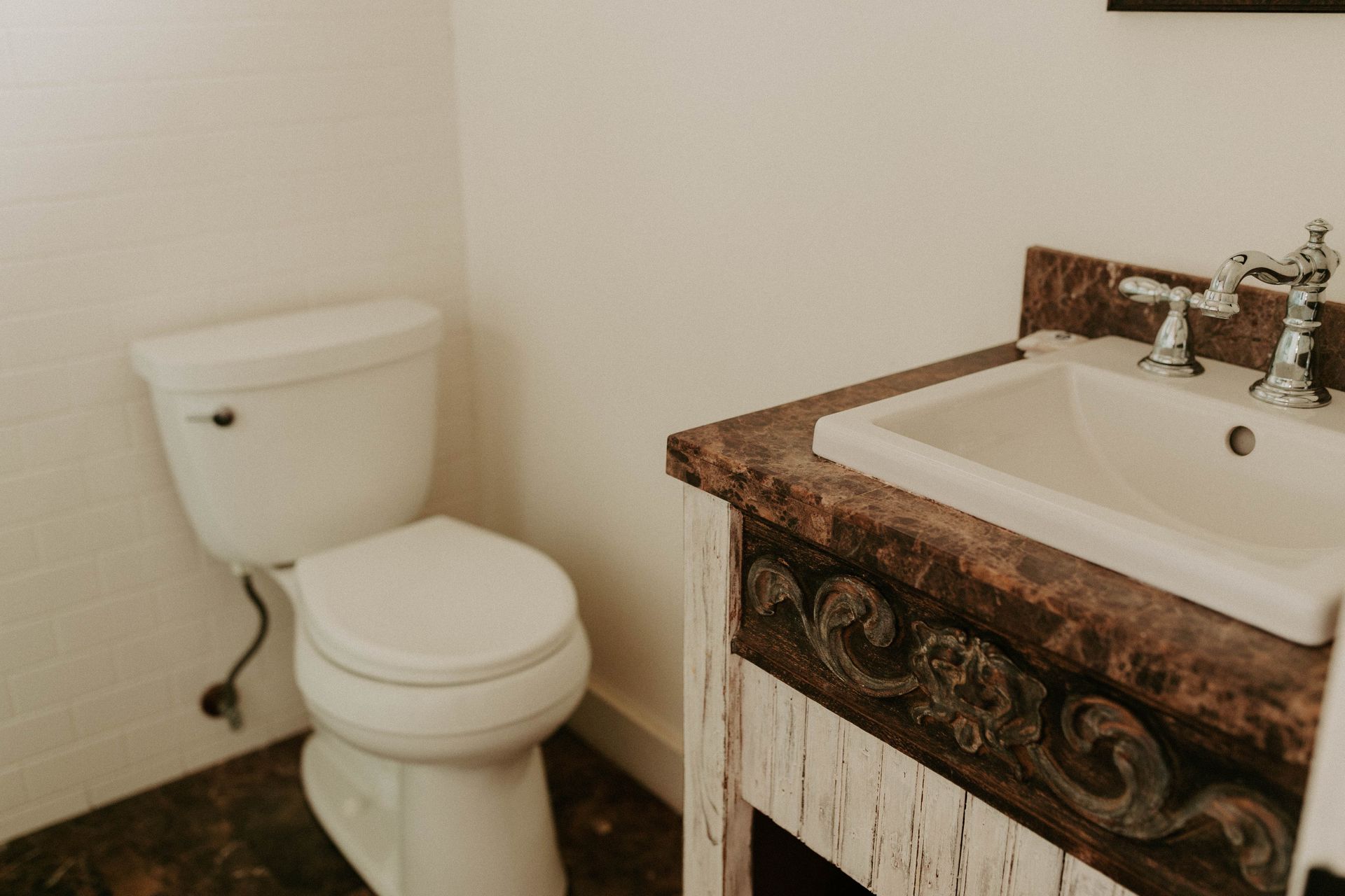 A bathroom with a toilet , sink and mirror.