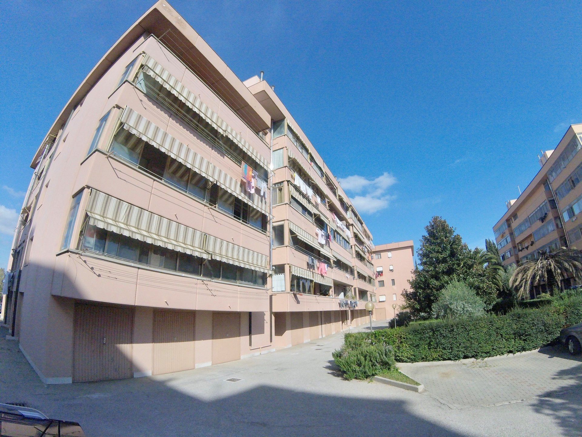 edifici con ampi balconi