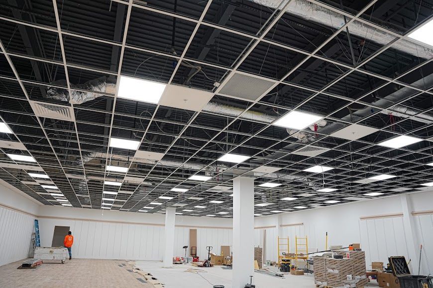 A large room with a ceiling that has a lot of lights on it.