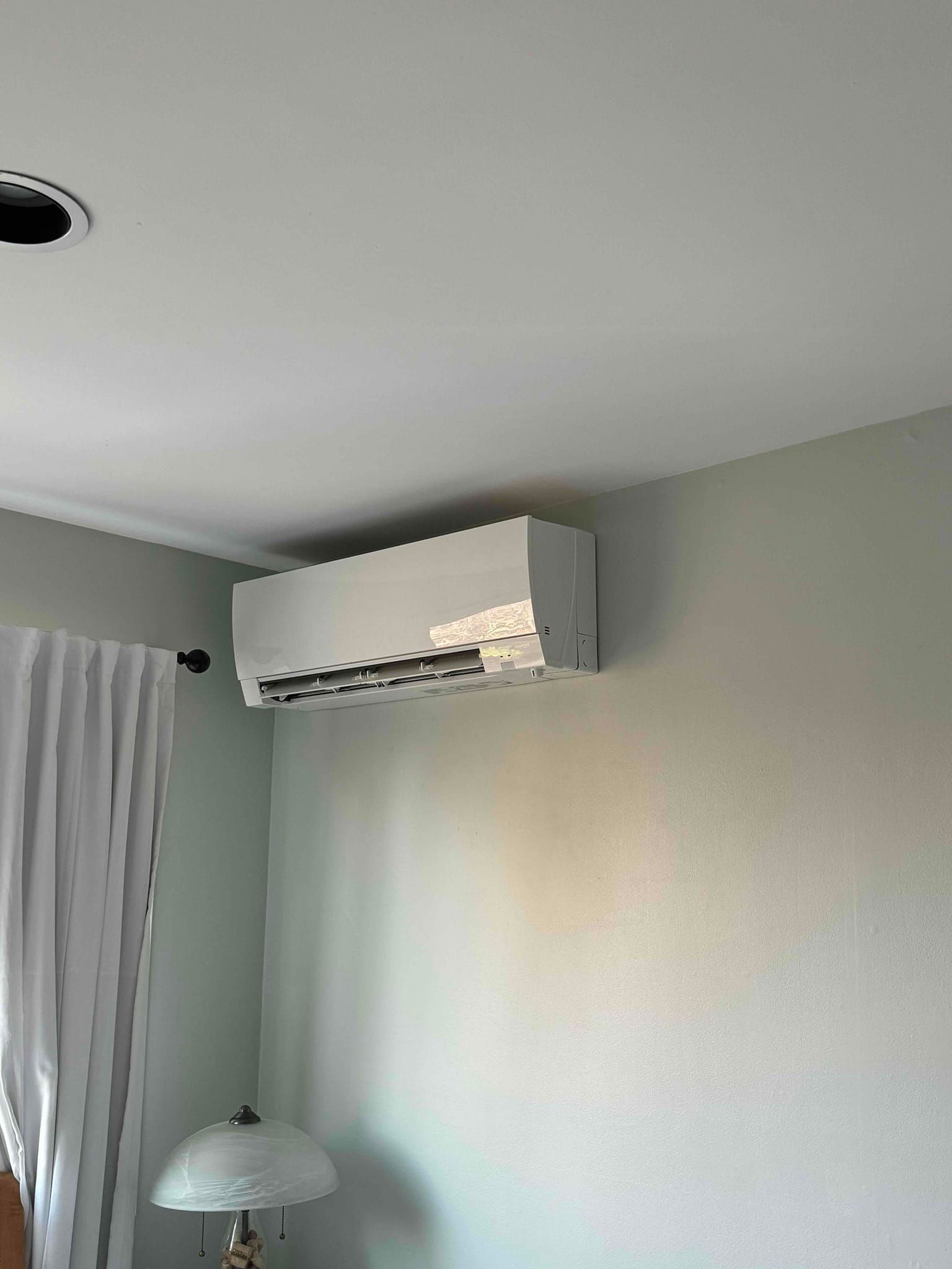 Ductless mini-split bedroom installation in Lynnwood WA home by Kings Heating
