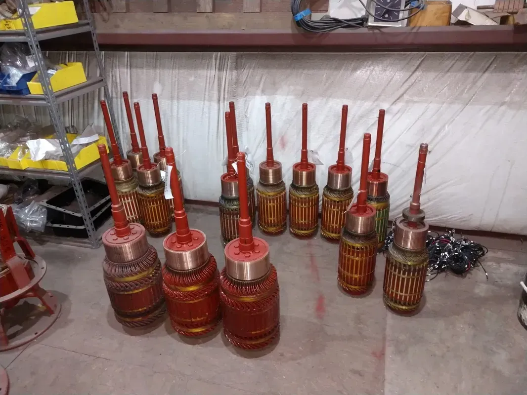 A bunch of bottles are sitting on the floor in a room.