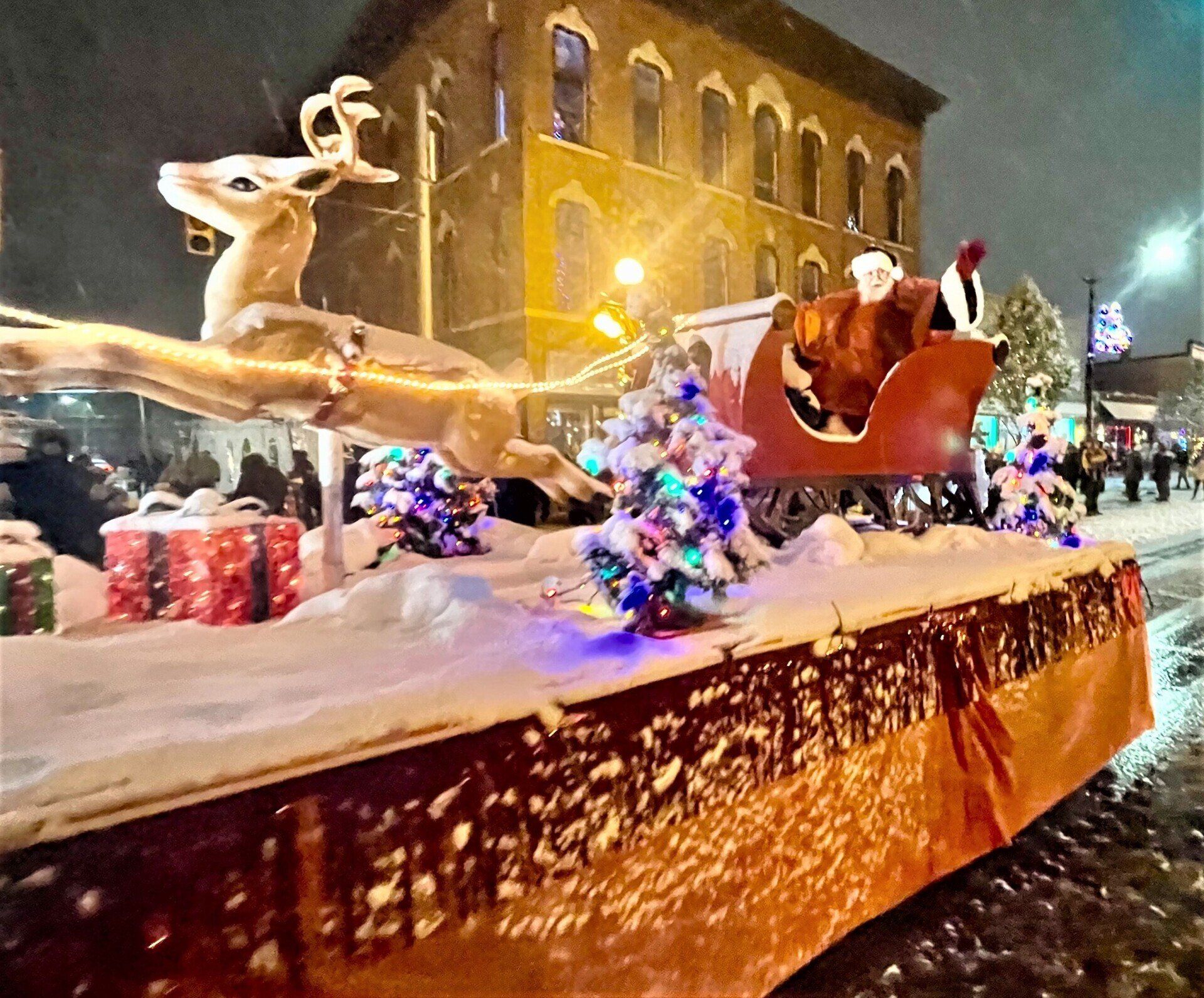 Snowy Marshall Christmas Parade is crowd pleaser