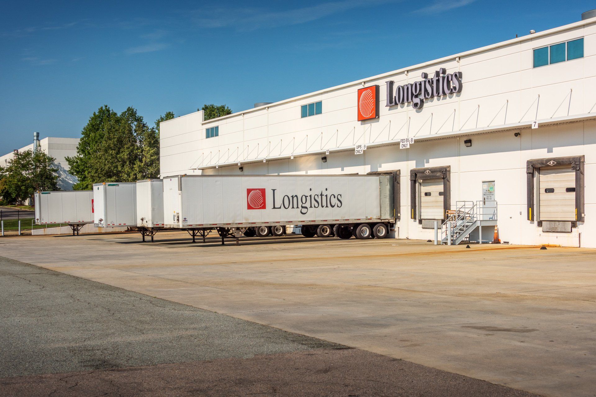 10900 world trade center dock doors