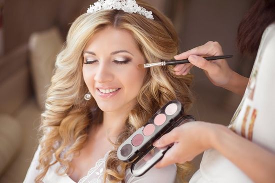 realizzazione di un make-up da sposa
