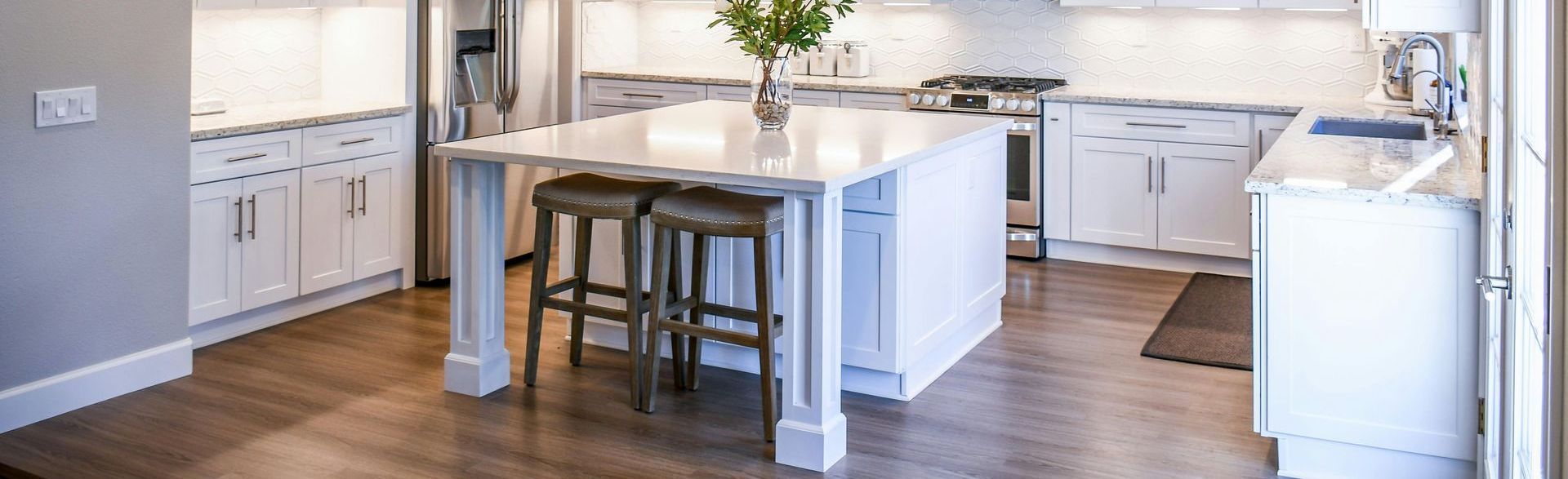 Kitchen with Vinyl Flooring and Large white kitchen island