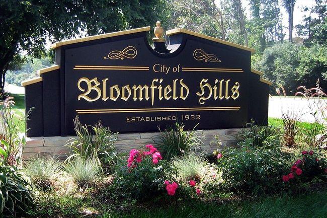 Bloomfield Hills sign