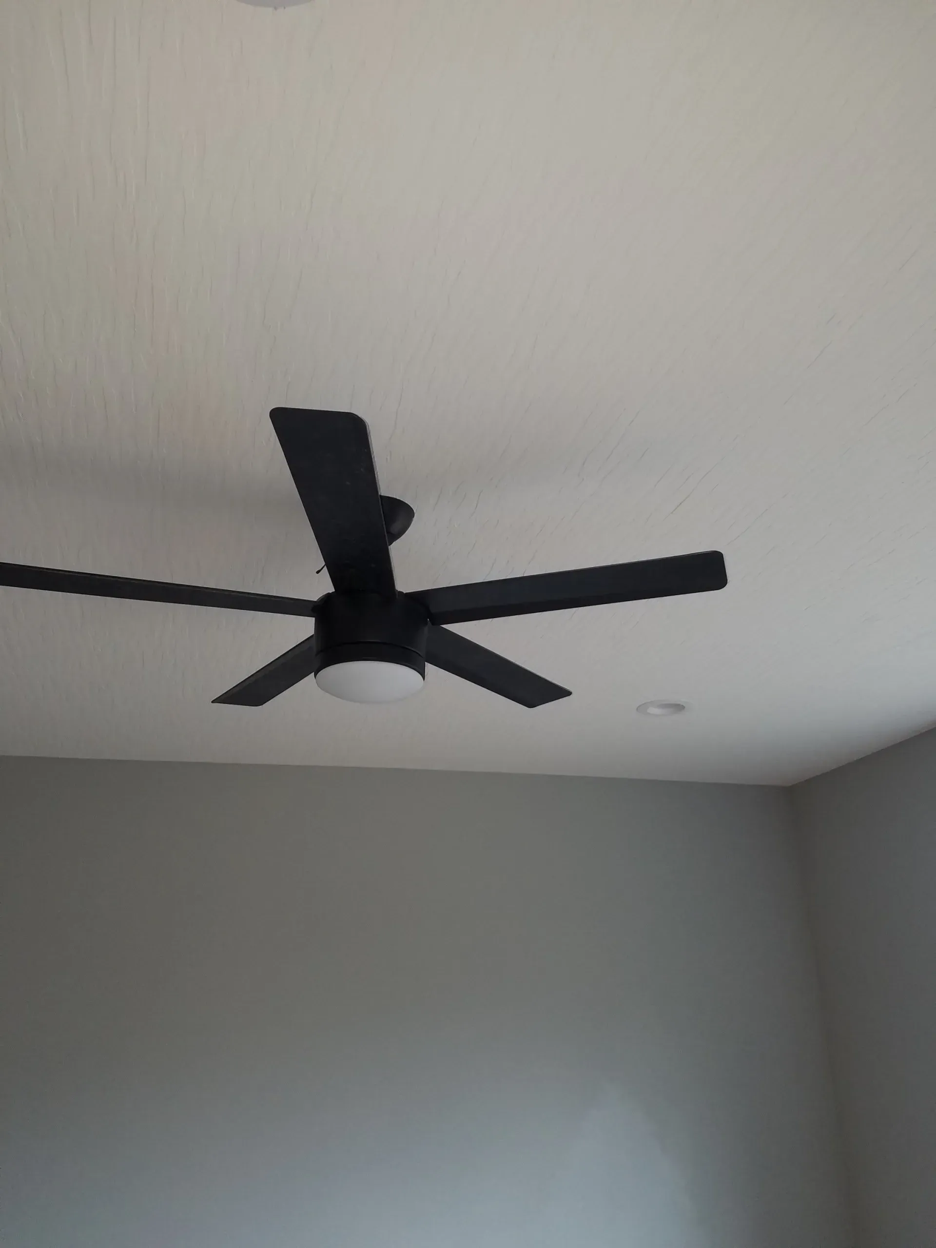 Textured Ceiling With Ceiling Fan – Columbus, OH – Olympic Drywall