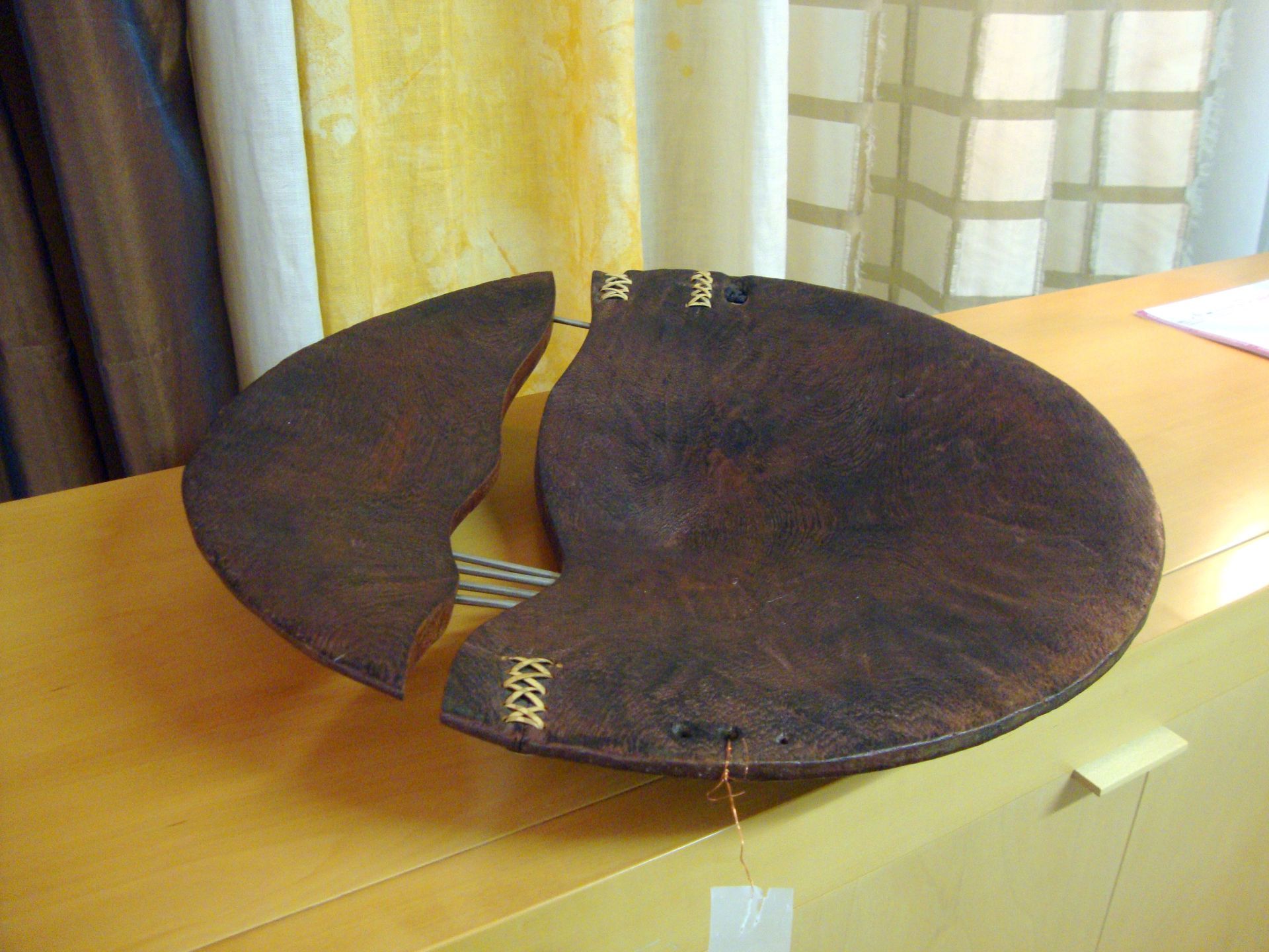 #Goldwäscherschale,
#Wurzelholz veredelt 45 cm D, 
Ausstellungsstück  158,- €
#steinhauer.top
