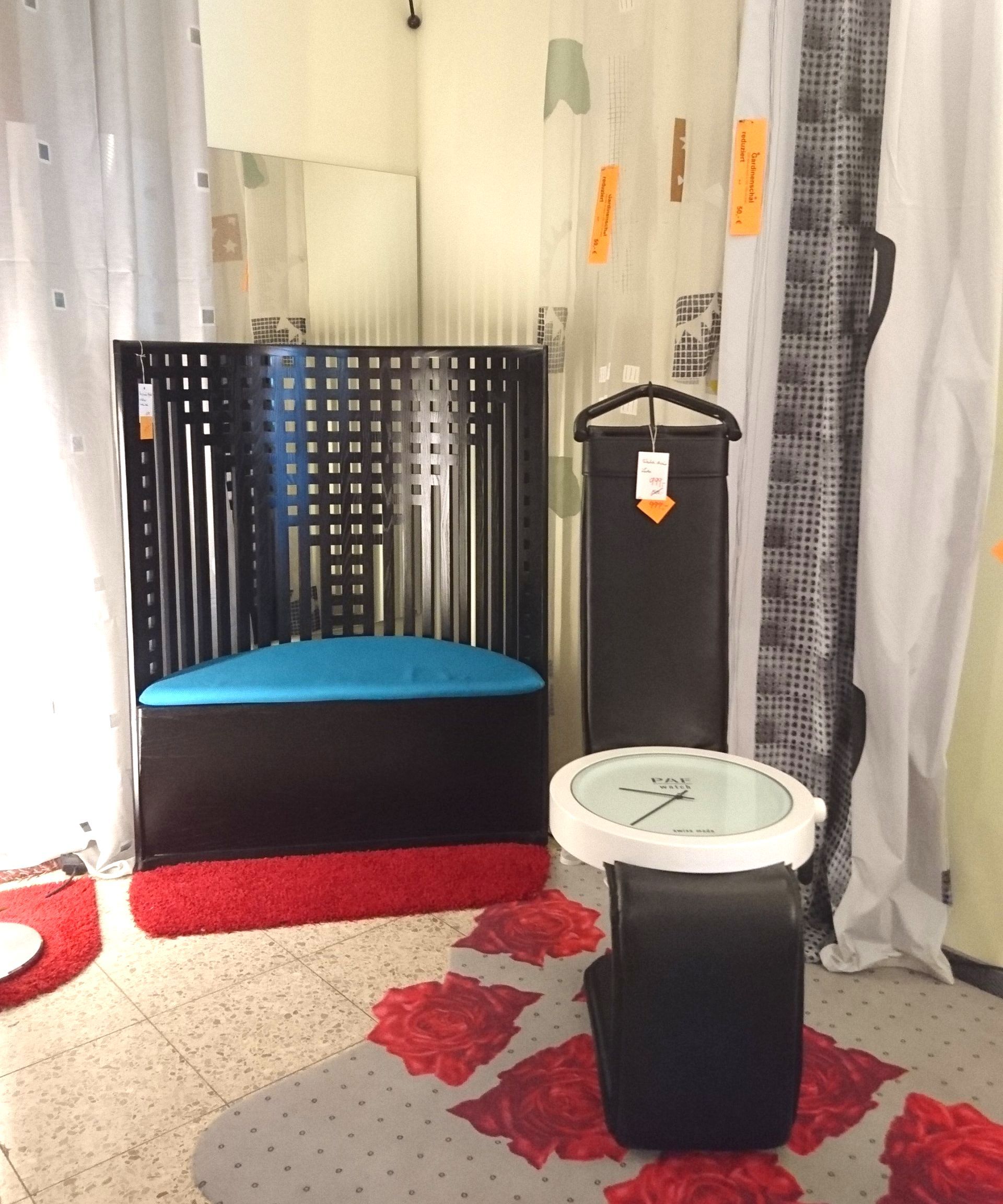 #Willow 1 
gebogene Sitz-Skulptur
93 x 44 x 119 cm H,
# Art Deko, Retro, # Mackintosh, 
Esche schwarz, Klappensitz Stoff,
#Ausstellungsmodell reduziert auf
                                  1.999,- €
#steinhauer.top