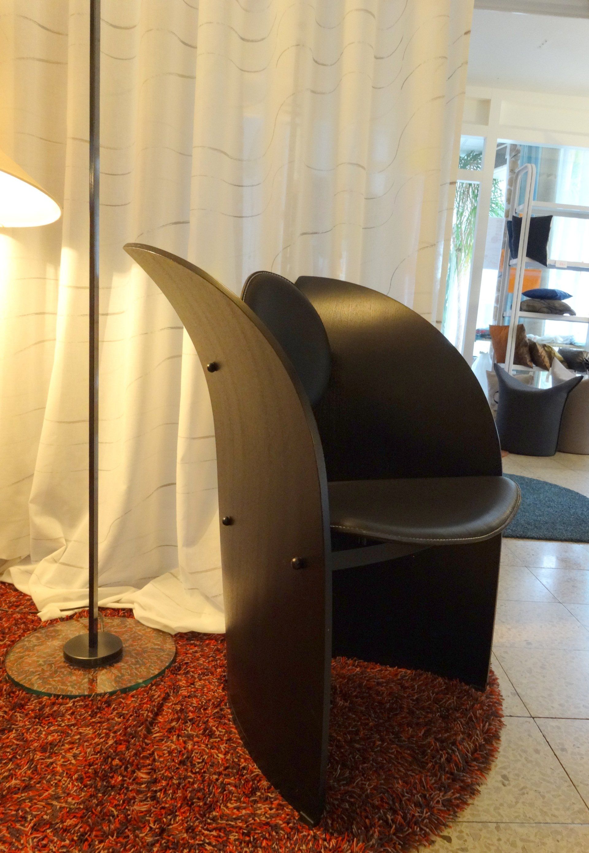 #Stuhl-objekt,  #Sevilla, # Solo-Objekt,
#Formholz-Stuhl, #Kernleder-Sitz, #austellungsmodell, Sonderpreis:        999,- €, #www.steinhauer.top,