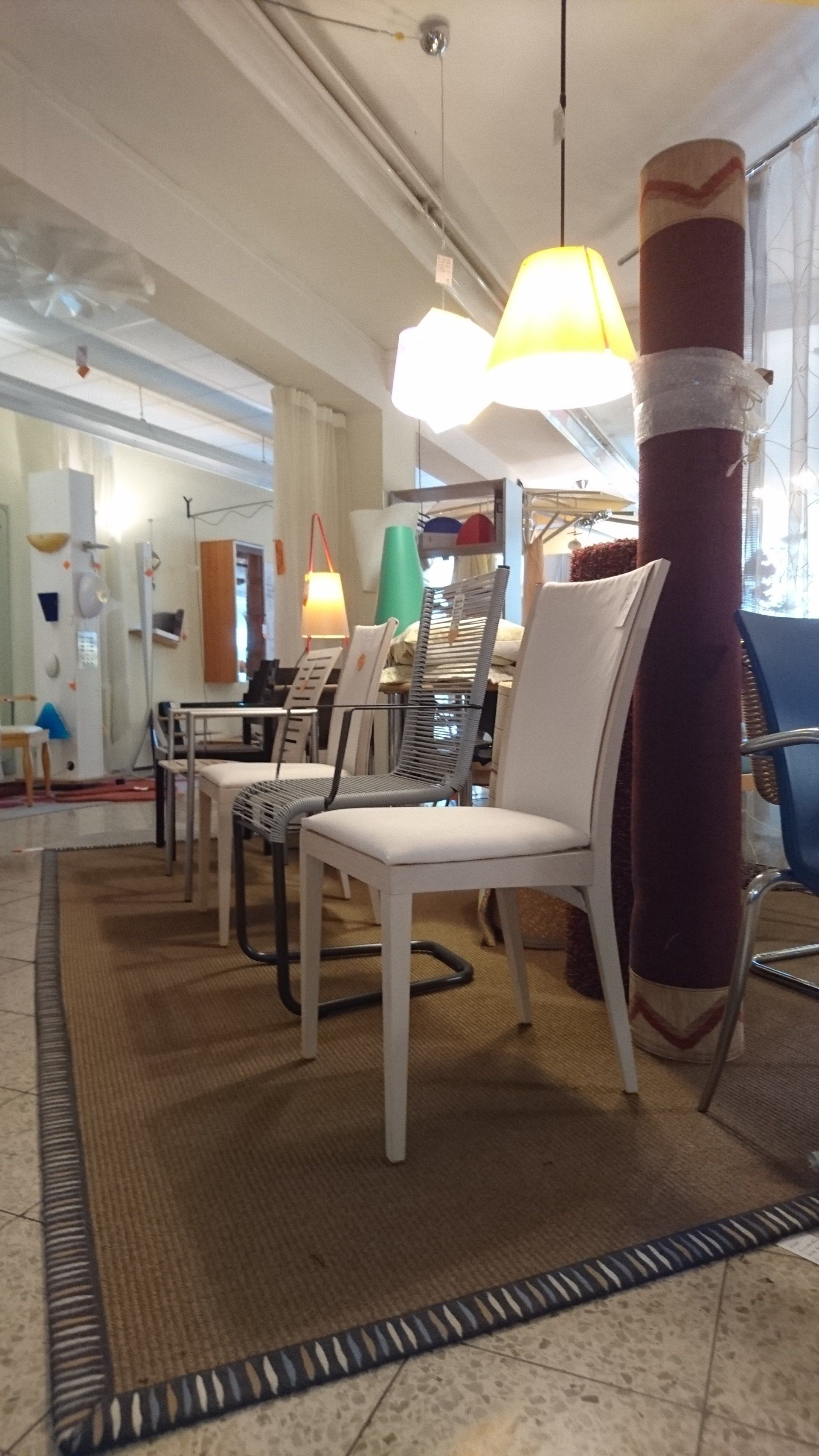 #Stuhl Dress, 
43 x 53 x 46/93 cm
Ahorn hellgrau gebeizt,
Bezug. leinenartig, abnehmbar,
#Fab. Tonon
#2. ähnliches Modell
#Ausstellungsmodelle reduziert =
von 329,- €  zu             199,- €