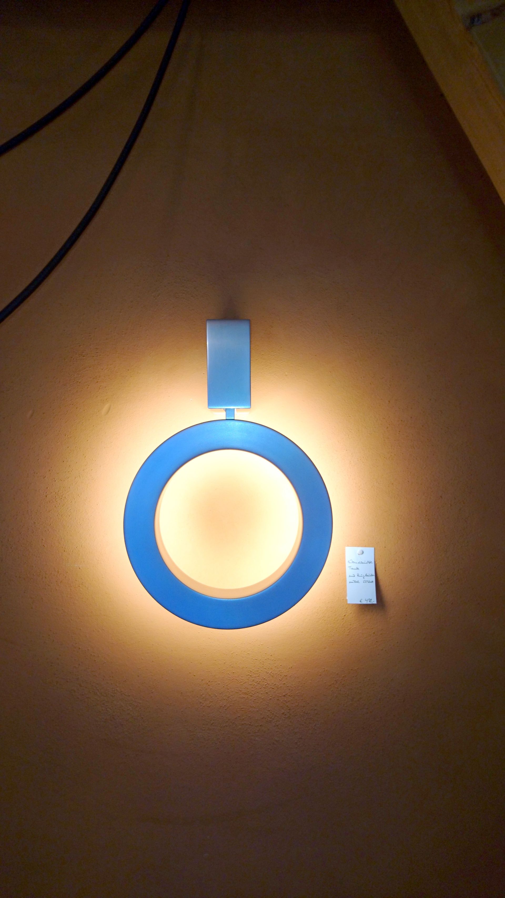 #grafische Wandleuchte #TANK, 
#space age
#blendfrei, Lichtebene durch veränderbaren Wandabstand
vergrößerbar. 
Ringleuchte 55W oder LED,
33 cm D 47 cm hoch, WA 20 cm,
#Ausstellungs-modell
Sonderpreis: 498,- €
#steinhauer-einrichtungen.de